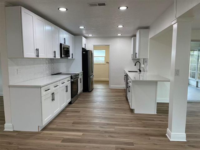 11093 54TH AVENUE N, St Petersburg, FL 33708