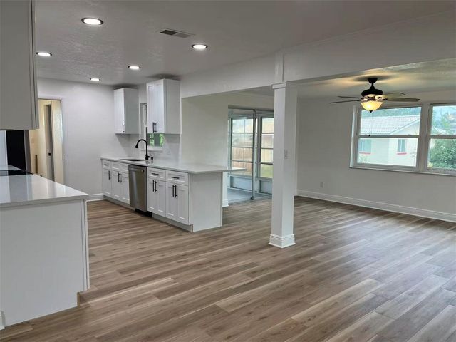 11093 54TH AVENUE N, St Petersburg, FL 33708
