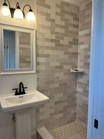 11093 54TH AVENUE N, St Petersburg, FL 33708