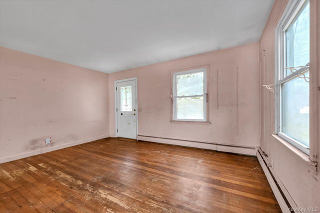 54 Garfield Place, East Northport, NY 11731