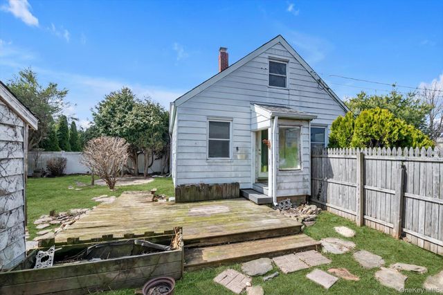 54 Garfield Place, East Northport, NY 11731