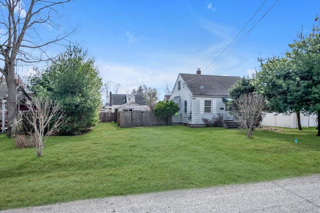 54 Garfield Place, East Northport, NY 11731