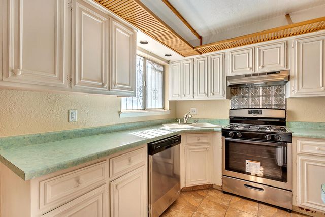 301 Los Nietos Court, El Paso, TX 79932