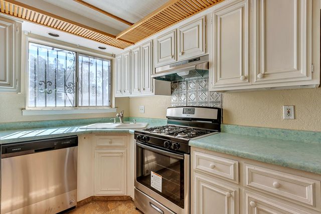 301 Los Nietos Court, El Paso, TX 79932