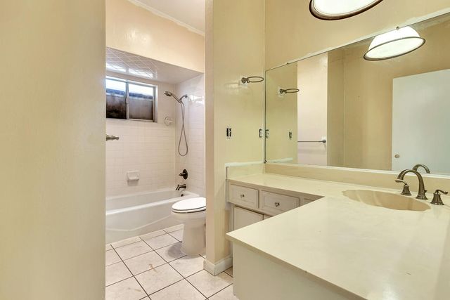 301 Los Nietos Court, El Paso, TX 79932