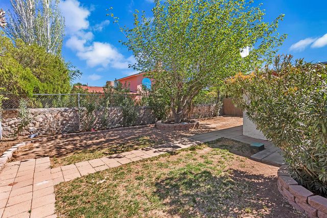 301 Los Nietos Court, El Paso, TX 79932