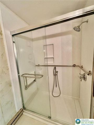 372 Oxford Circle, Moore Twp, PA 18014