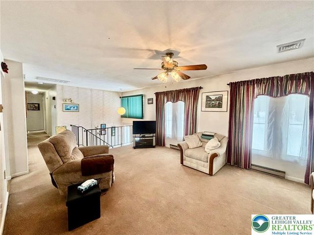 372 Oxford Circle, Moore Twp, PA 18014