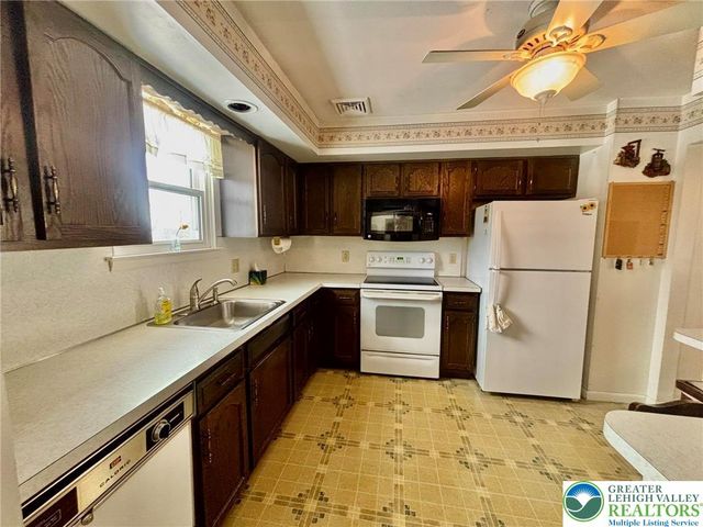 372 Oxford Circle, Moore Twp, PA 18014