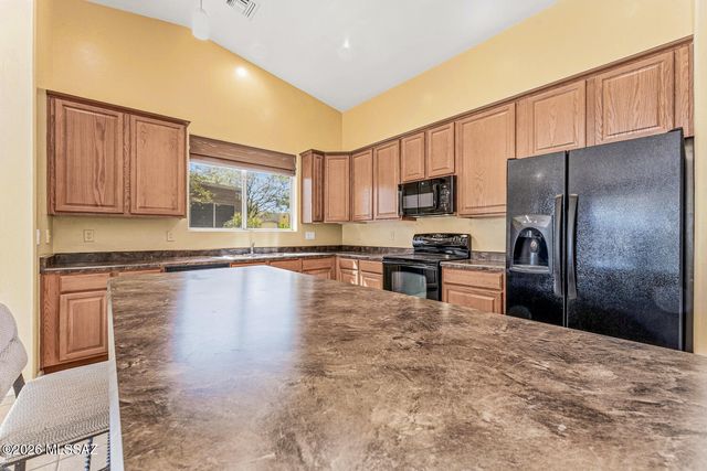 649 W Knotwood Street, Green Valley, AZ 85614