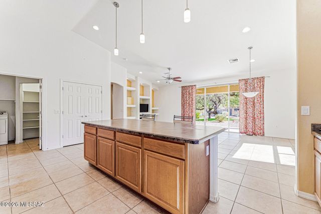 649 W Knotwood Street, Green Valley, AZ 85614