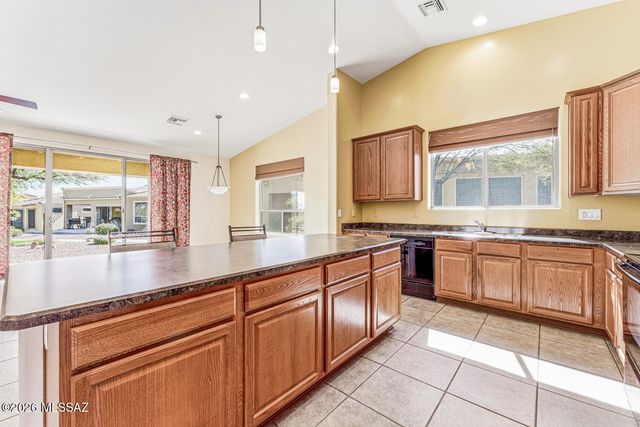 649 W Knotwood Street, Green Valley, AZ 85614