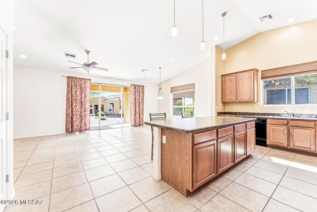 649 W Knotwood Street, Green Valley, AZ 85614