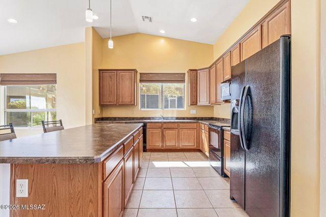 649 W Knotwood Street, Green Valley, AZ 85614