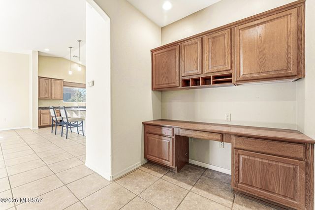 649 W Knotwood Street, Green Valley, AZ 85614