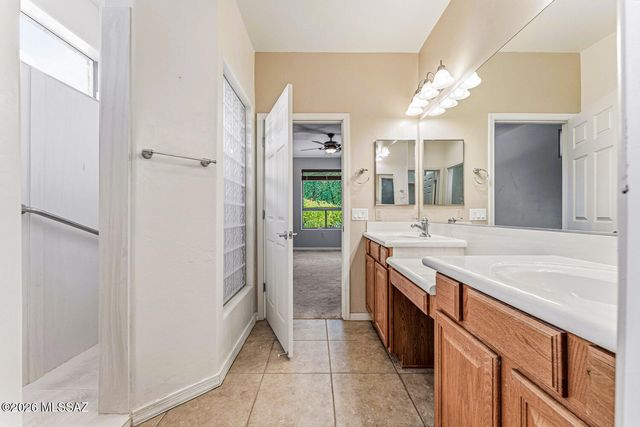 649 W Knotwood Street, Green Valley, AZ 85614