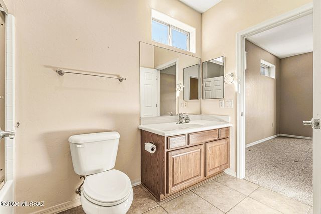 649 W Knotwood Street, Green Valley, AZ 85614