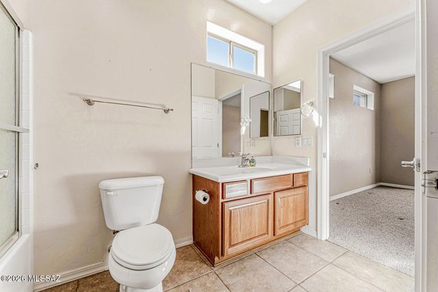 649 W Knotwood Street, Green Valley, AZ 85614