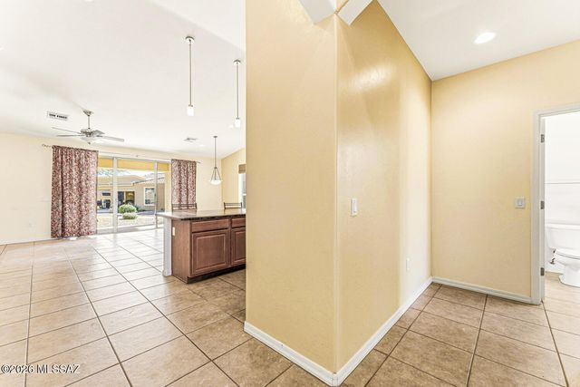 649 W Knotwood Street, Green Valley, AZ 85614