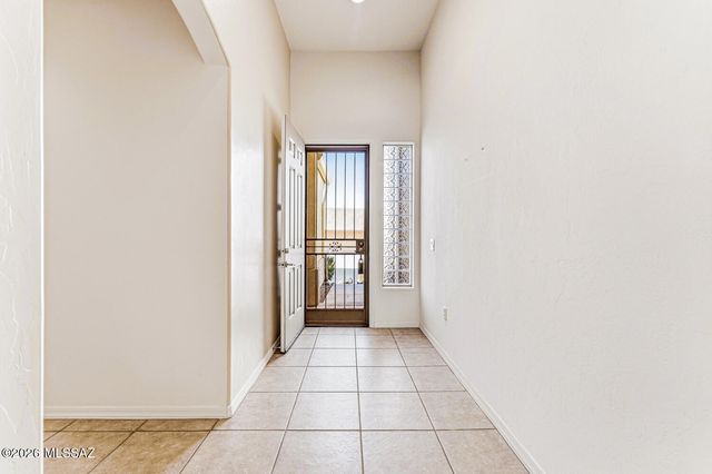 649 W Knotwood Street, Green Valley, AZ 85614