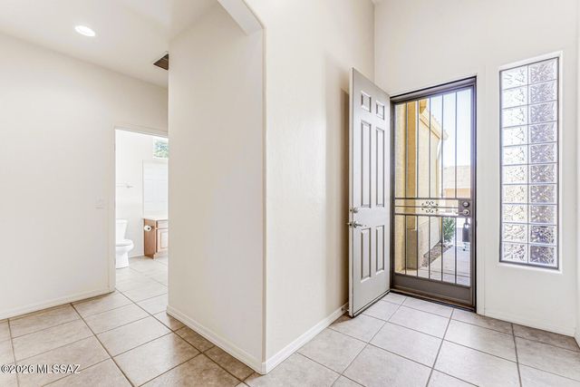 649 W Knotwood Street, Green Valley, AZ 85614