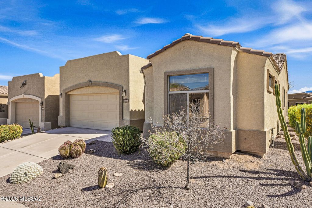 649 W Knotwood Street, Green Valley, AZ 85614