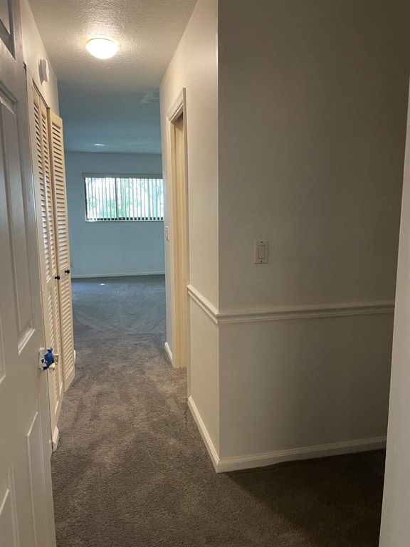 Image 10 of property listing at 12568 Shoreline Drive 103, Wellington, FL 33414