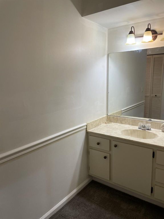 Image 11 of property listing at 12568 Shoreline Drive 103, Wellington, FL 33414