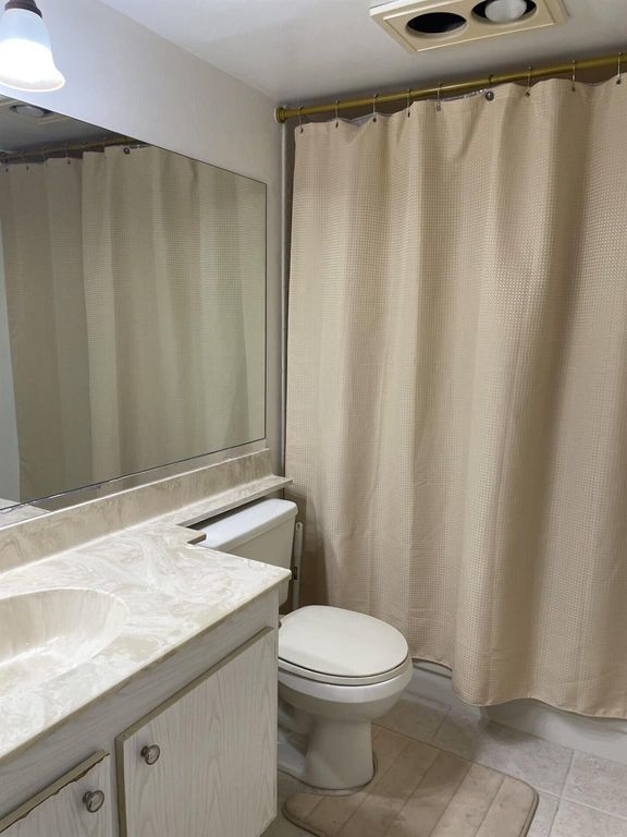 Image 12 of property listing at 12568 Shoreline Drive 103, Wellington, FL 33414