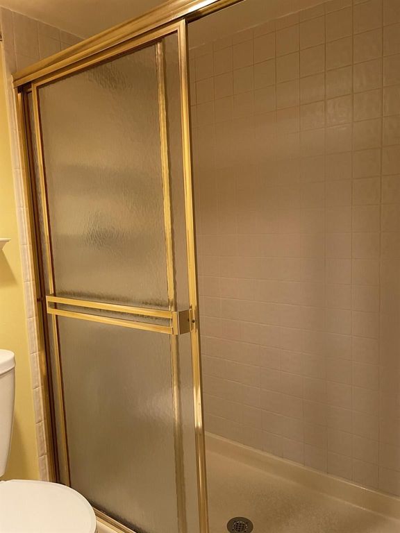 Image 13 of property listing at 12568 Shoreline Drive 103, Wellington, FL 33414