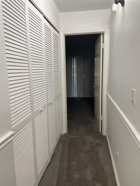 Image 14 of property listing at 12568 Shoreline Drive 103, Wellington, FL 33414