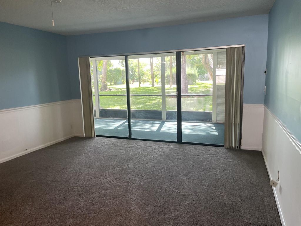 Image 15 of property listing at 12568 Shoreline Drive 103, Wellington, FL 33414