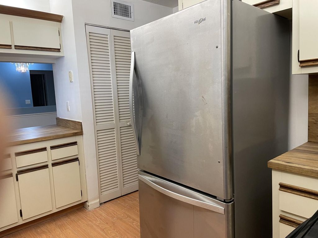 Image 8 of property listing at 12568 Shoreline Drive 103, Wellington, FL 33414