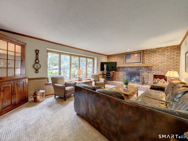 25 Country Lane, Glastonbury, CT 06073