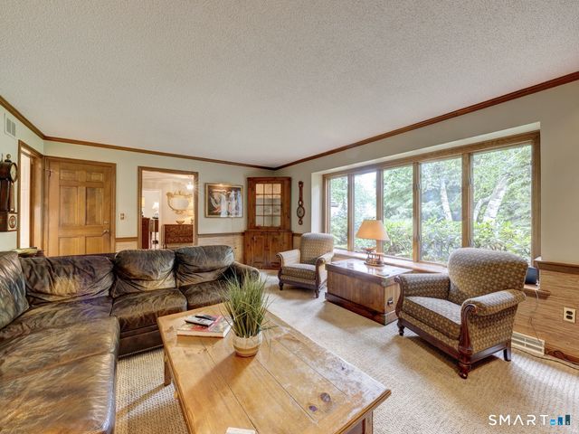 25 Country Lane, Glastonbury, CT 06073