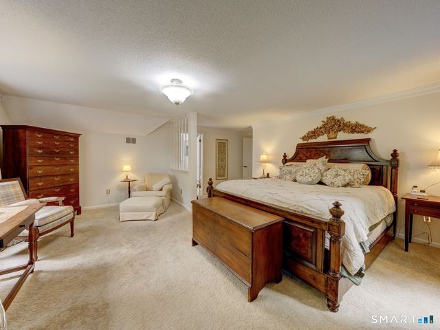 25 Country Lane, Glastonbury, CT 06073