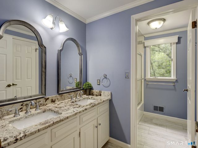 25 Country Lane, Glastonbury, CT 06073
