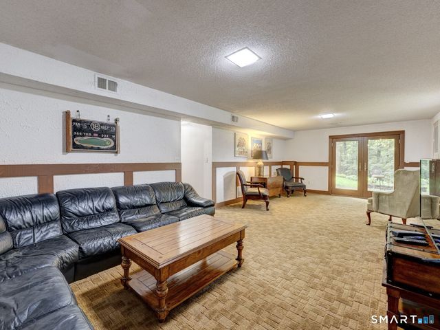 25 Country Lane, Glastonbury, CT 06073