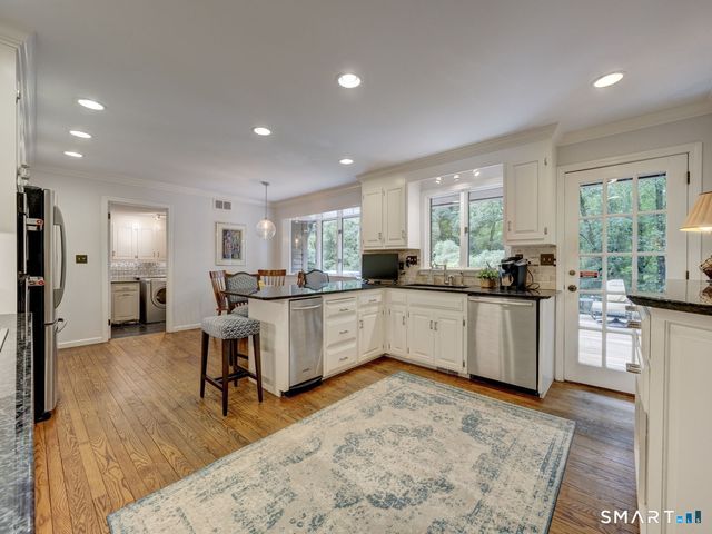 25 Country Lane, Glastonbury, CT 06073