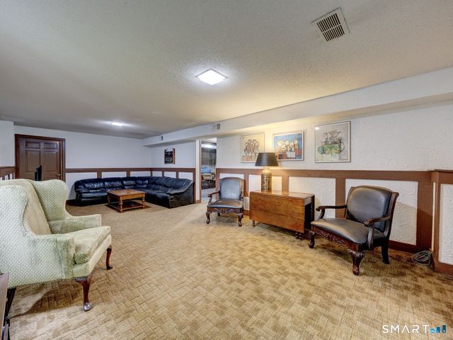25 Country Lane, Glastonbury, CT 06073