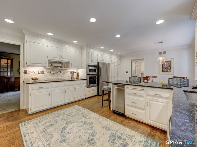 25 Country Lane, Glastonbury, CT 06073