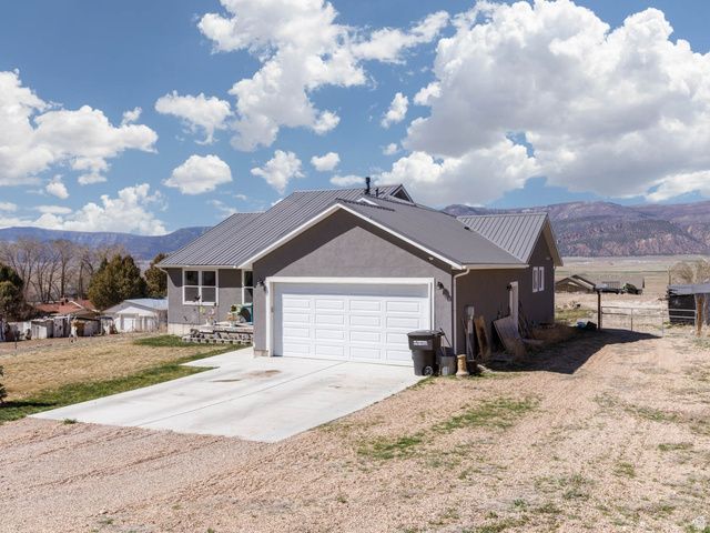 497 N 200 W, Moroni, UT 84646