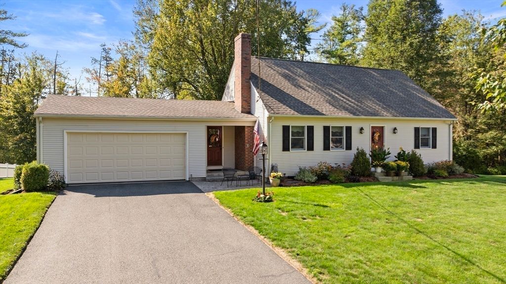 28 Decorie Dr, Wilbraham, MA 01095