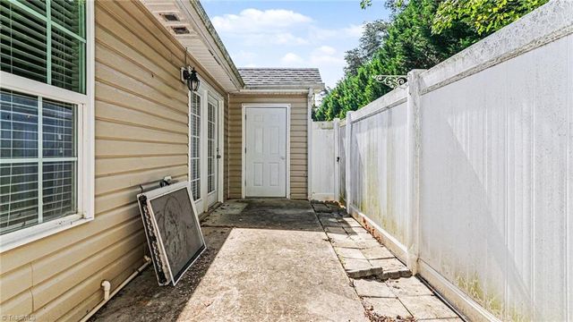 2981 Hyde Place Circle, Winston-salem, NC 27103