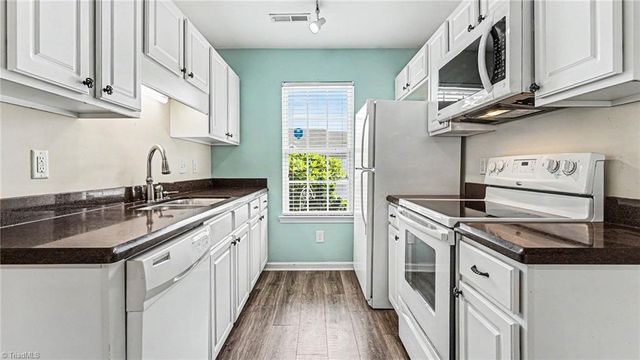 2981 Hyde Place Circle, Winston-salem, NC 27103