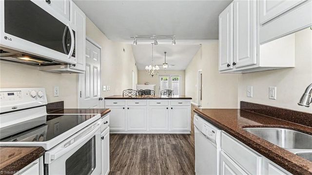 2981 Hyde Place Circle, Winston-salem, NC 27103