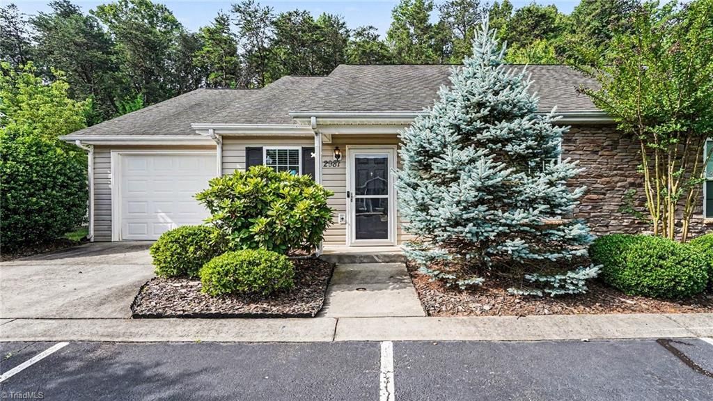 2981 Hyde Place Circle, Winston-salem, NC 27103