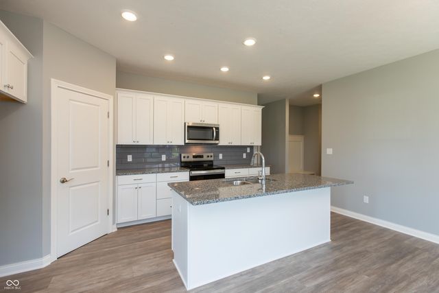 2327 Saddle Drive, Shelbyville, IN 46176