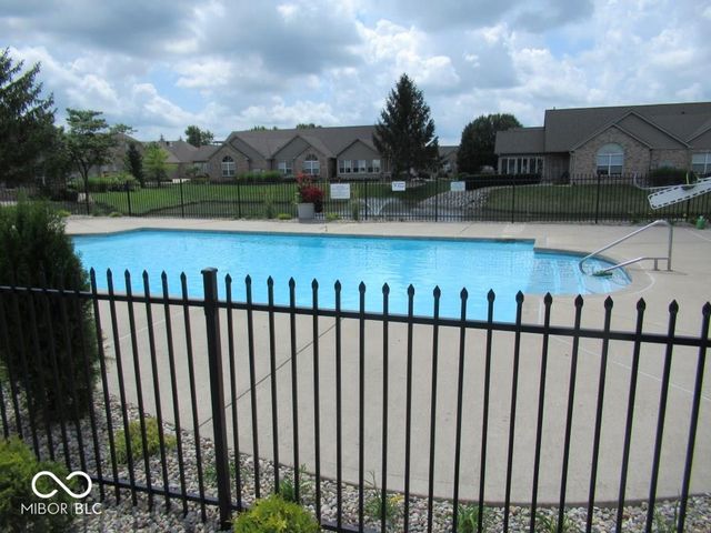 2327 Saddle Drive, Shelbyville, IN 46176