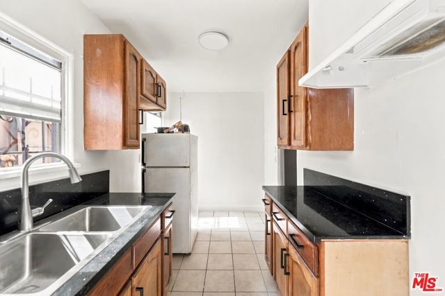 3427 S Bronson Avenue, Los Angeles, CA 90018
